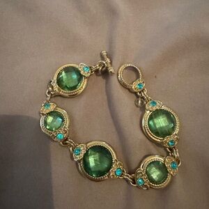 listing-status-banner